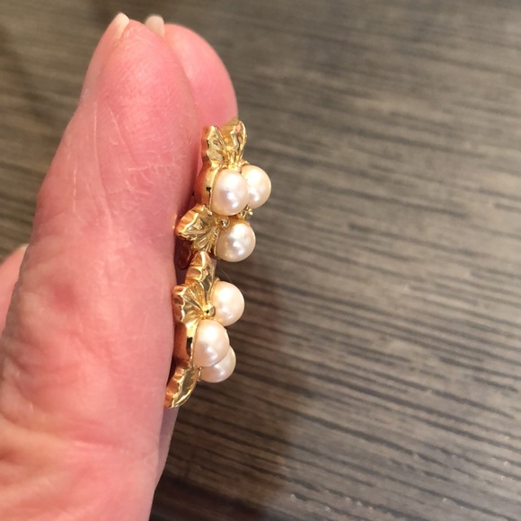 Vintage Avon Three Pearl Earrings Floral - Picture 7 of 9